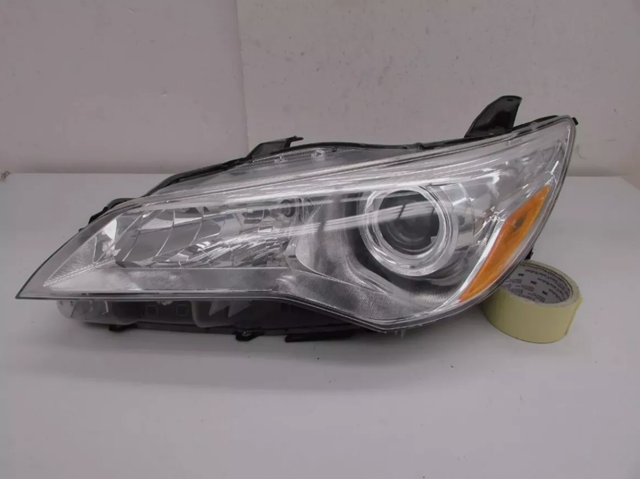 Фара дальнього світла в зборі 8115006860 TOYOTA