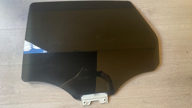 Скло задніх дверей, лівих EJ7Z7825713B FORD
