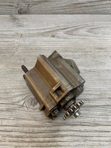 Масляний насос двигуна F2GZ6600A FORD