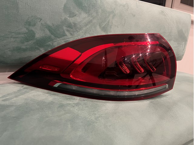 Задній лівий зовнішній ліхтар 1679063104 MERCEDES