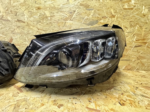 Блок фара ліва 2059068505 MERCEDES
