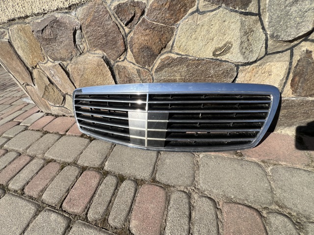 Решітка 2118800683 MERCEDES