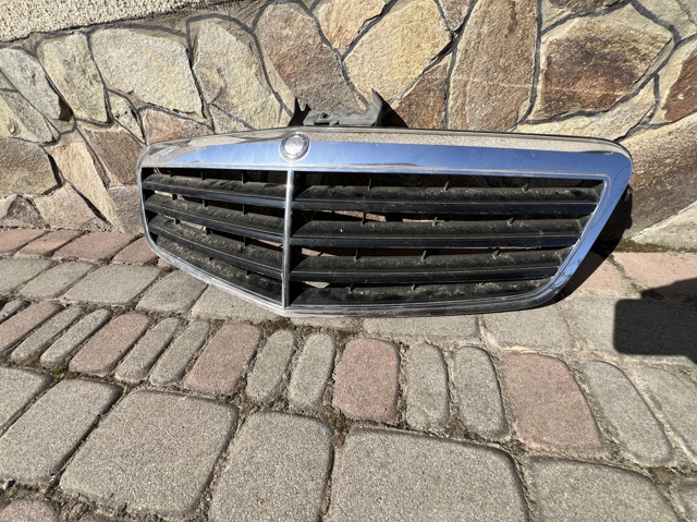 Облицювання радіатора 2128800583 MERCEDES