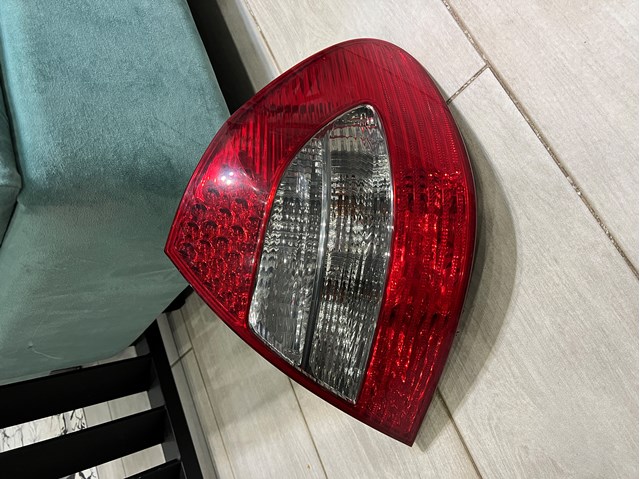 Задній правий стоп A2118202664 MERCEDES