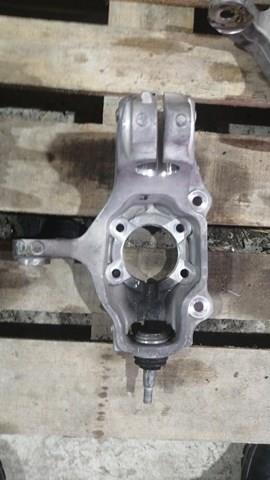 Кулак поворотний передній правий 68302928AB CHRYSLER