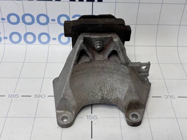 Кронштейн подушки коробки передач 22326781235 BMW