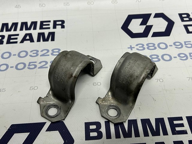 Хомут кріплення втулки стабілізатора, переднього 31356775444 BMW