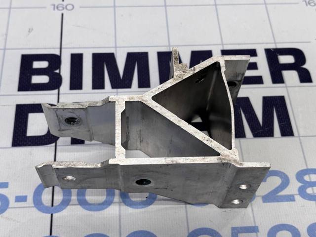 Кронштейн підсилювача переднього бампера 51117357216 BMW