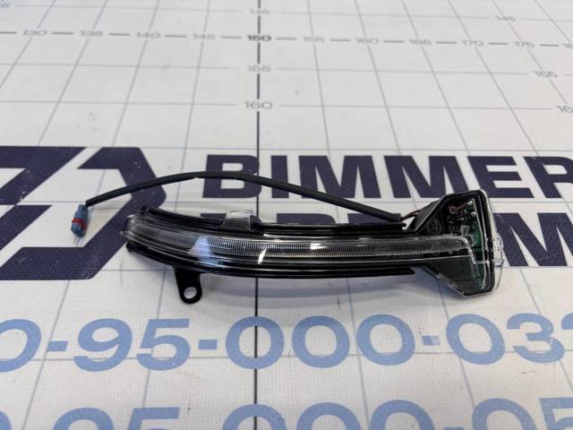 Покажчик повороту дзеркала, правий 63137308536 BMW