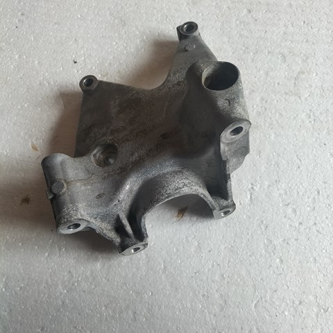 Кронштейн кріплення генератора 06M903143AC VAG