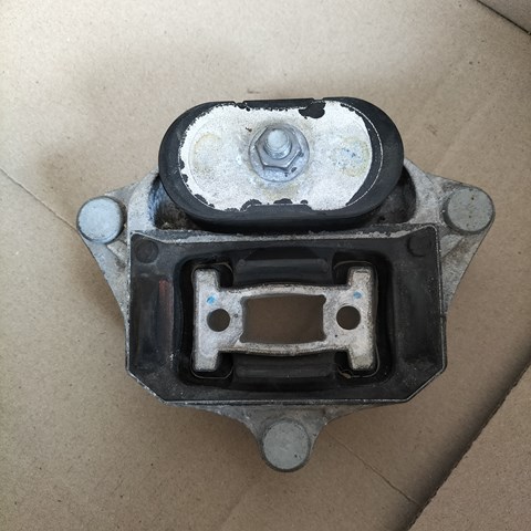 Опора кпп 8W0399156 VAG