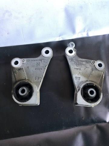 Траверса заднього редуктора, права KD352868XA MAZDA