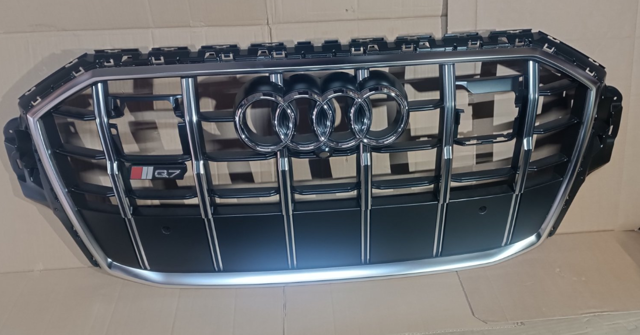 Решітка радіатора 4M0853651ASRU6 VAG