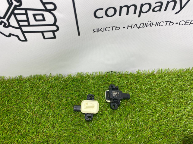 Датчик Айрбег передній A1668210351 NISSAN