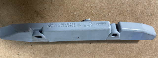Направляюча переднього бампера A2228850021 MERCEDES