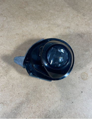 Туманка права B63B51680 MAZDA