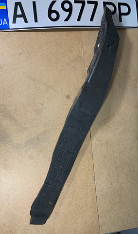 Ущільнювач арки крила KB7W56396 MAZDA