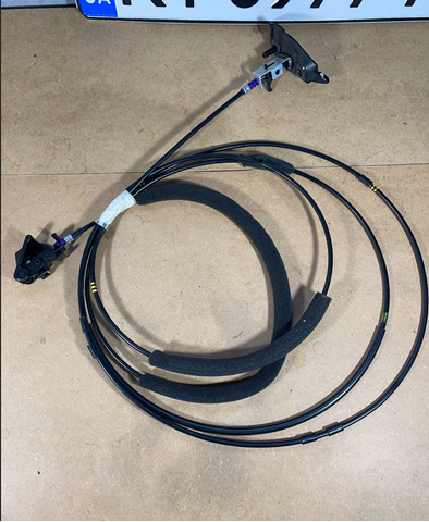 Трос відкривання лючка бензобака KB7W56880A MAZDA