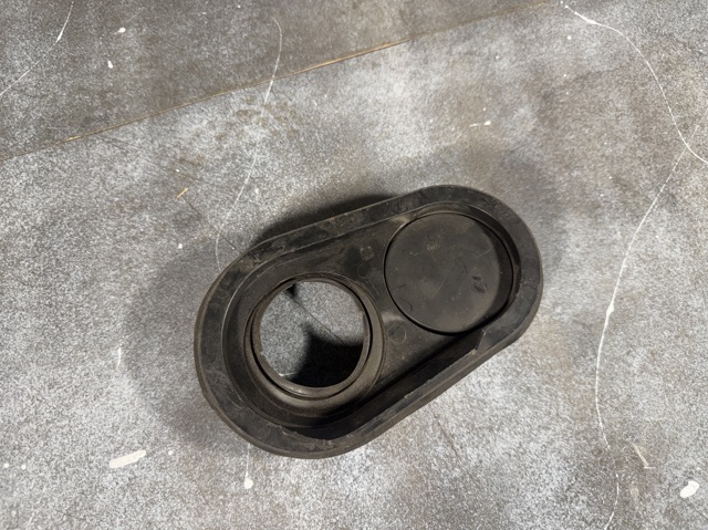 Лючок (дверцята) бензобака KB8M42240B MAZDA