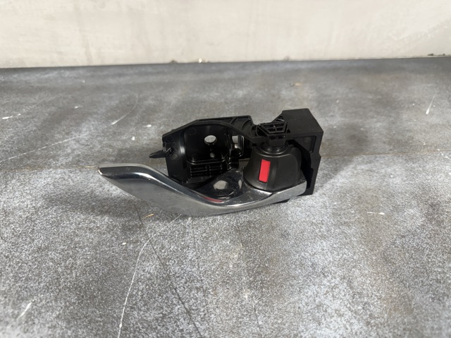 Ручка дверей в зборі KD5358330E MAZDA