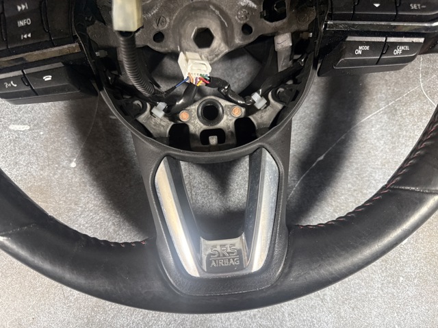 Накладка рульового колеса TK4832983A02 MAZDA