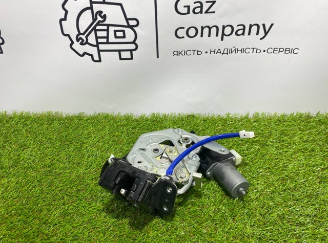 Замок і ручка дверей задка TK4962310C MAZDA