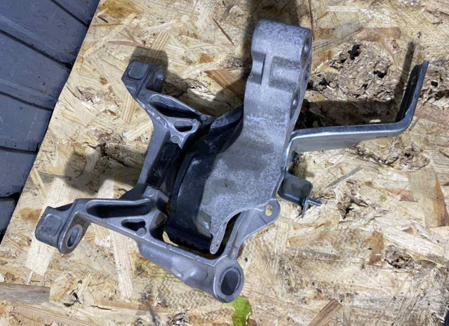 Права подушка мотора TK7839060B MAZDA