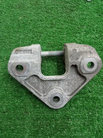 Кронштейн подушки (опори) двигуна, задньої 113326RA0A NISSAN