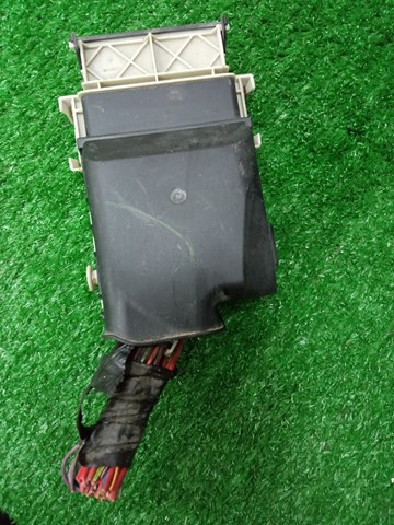 Корпус запобіжників 13222786 GM