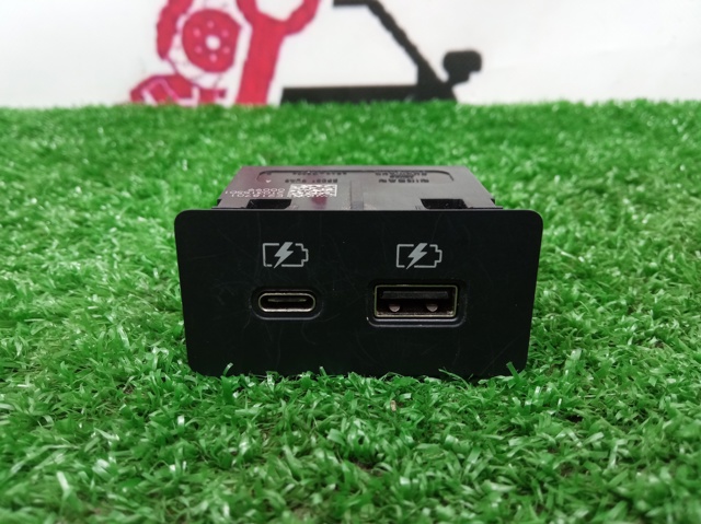 USB-розгалужувач 253316UA0 NISSAN