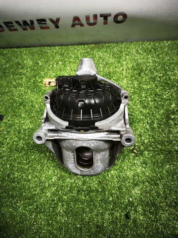 Права подушка мотора 4M0199372B VAG