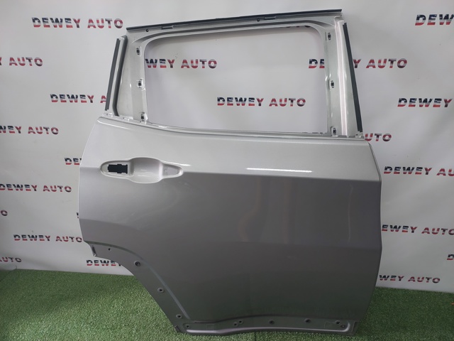 Двері пасажирські задні праві 68246268AB CHRYSLER