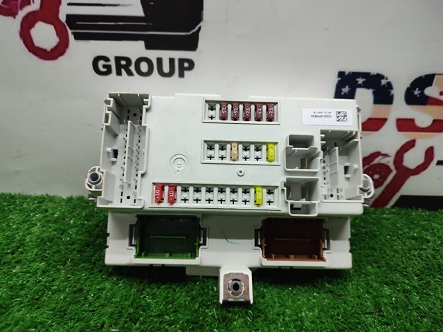 Коробка запобіжників 68412070AB CHRYSLER