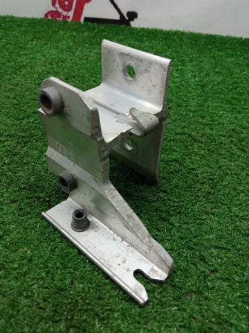 Кронштейн передньої балки 7245795 BMW