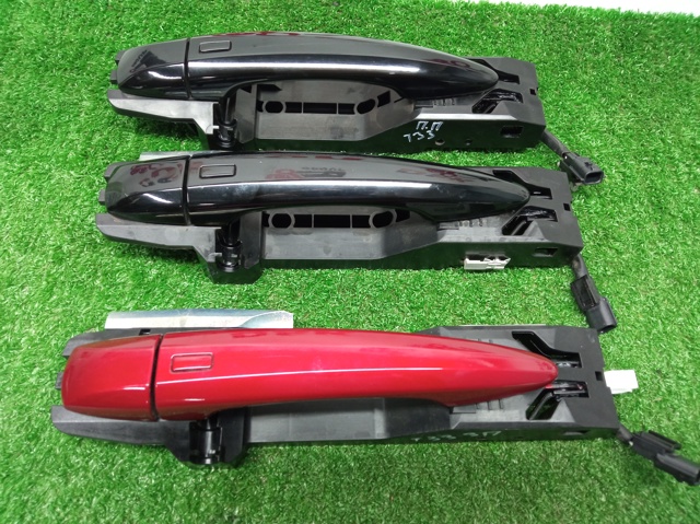 Ручка передньої двері зовнішня 826406RR0A NISSAN