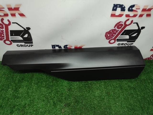Молдинг задніх лівих дверей 828716RR0A NISSAN