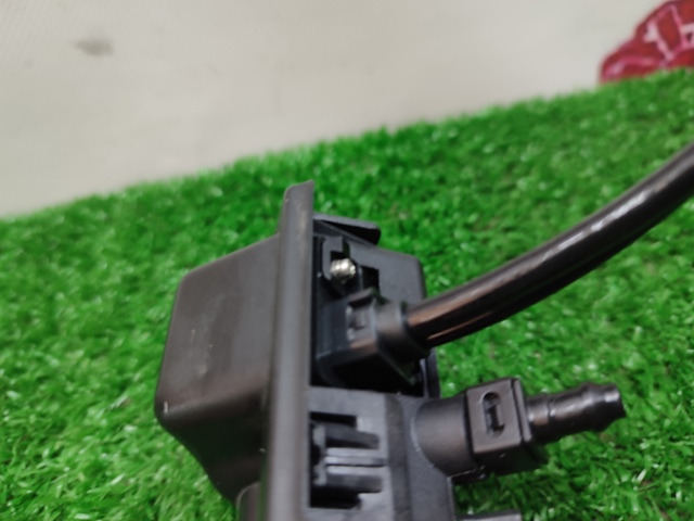 8W8827566E VAG кнопка приводу замка задньої 3/5 двері (ляди