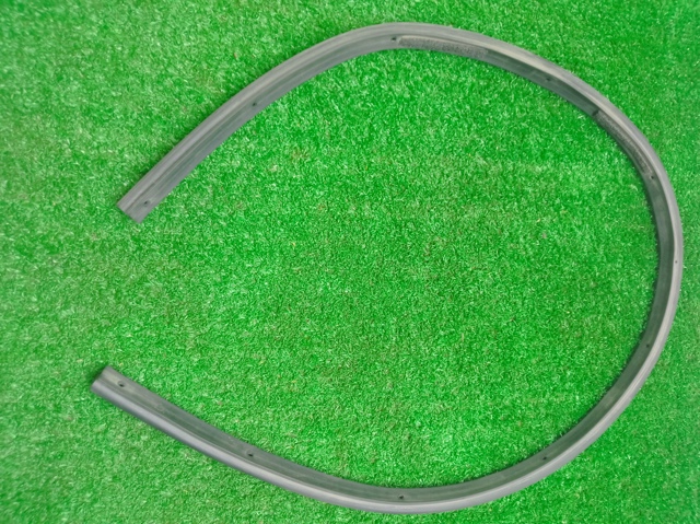 Ущільнювач під капот GHP956750 MAZDA