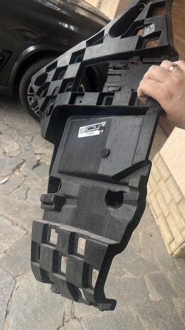 Напрямна заднього бампера, ліва 51127420653 BMW