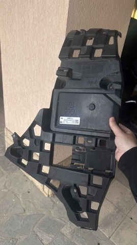Кронштейн бампера заднього, правий 51127420654 BMW