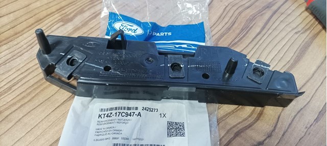 Кронштейн бампера переднього, правий KT4Z17C947A FORD