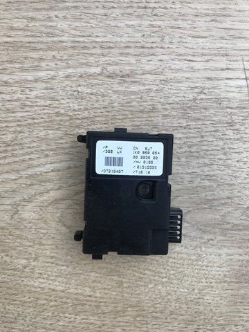 Датчик повороту керма 1K0959654 VAG
