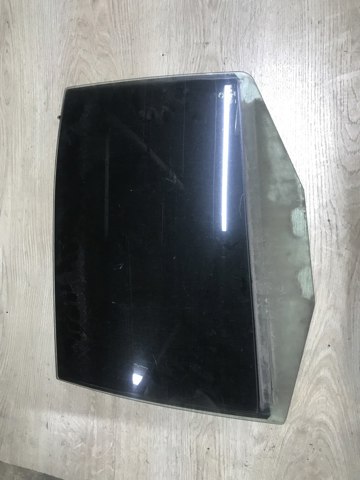 Скло задньої двері лівої 1U4845205A VAG