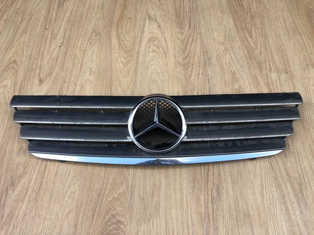Решітка 2038800383 MERCEDES