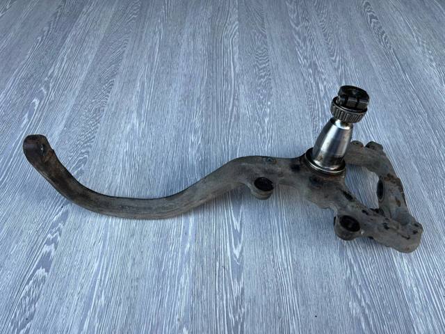 Кулак поворотний передній правий 2113306520 MERCEDES