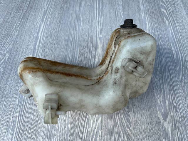 Водяний бачок омивача фар 2118602160 MERCEDES