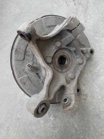 Кулак поворотний правий 28419FE001 SUBARU