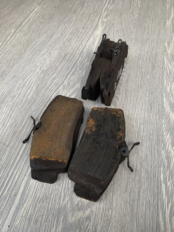 Гальмівні колодки 41060BM525 NISSAN