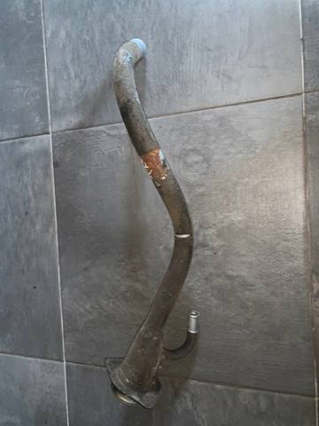 Патрубок бака, до заливної горловини 42418280 GM
