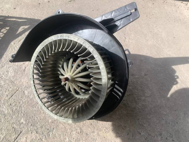 Моторчик пічки 6Q1819015G VAG